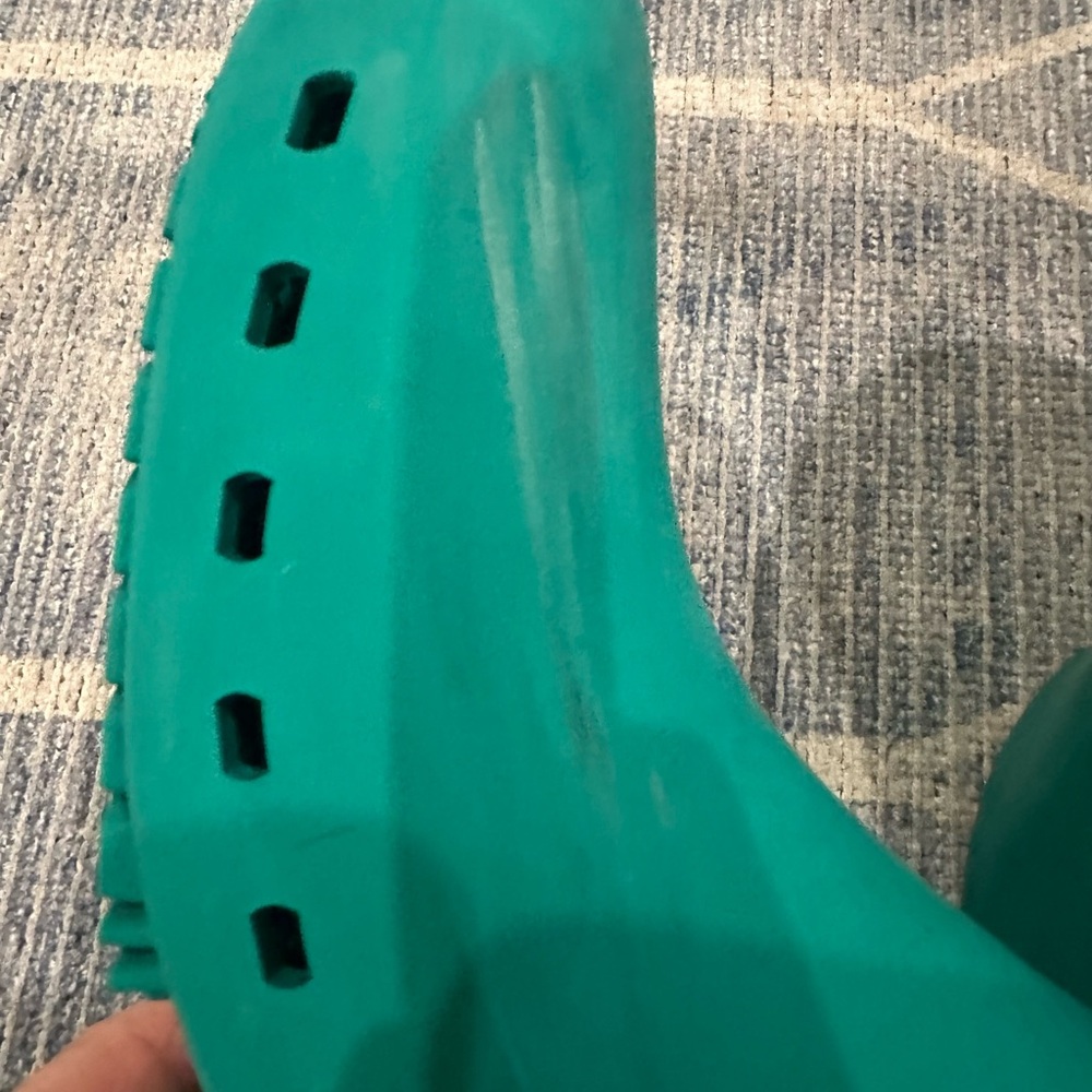 Vibrant Green Minimalist Clogs - Picture 5 of 14